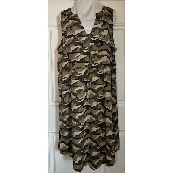 TORRID SLEEVELESS ZIP-FRONT SHIRT DRESS - STRETCH CHALLIS CAMO (Sz 0) - Picture 2 of 8
